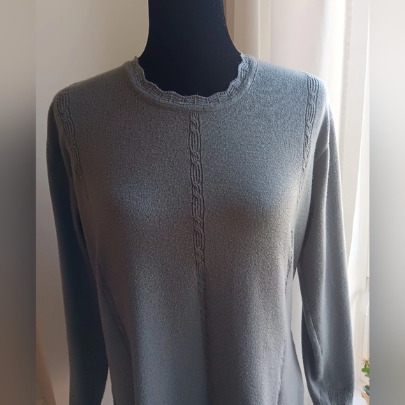 Cute grey sweater - Picture 2 of 6